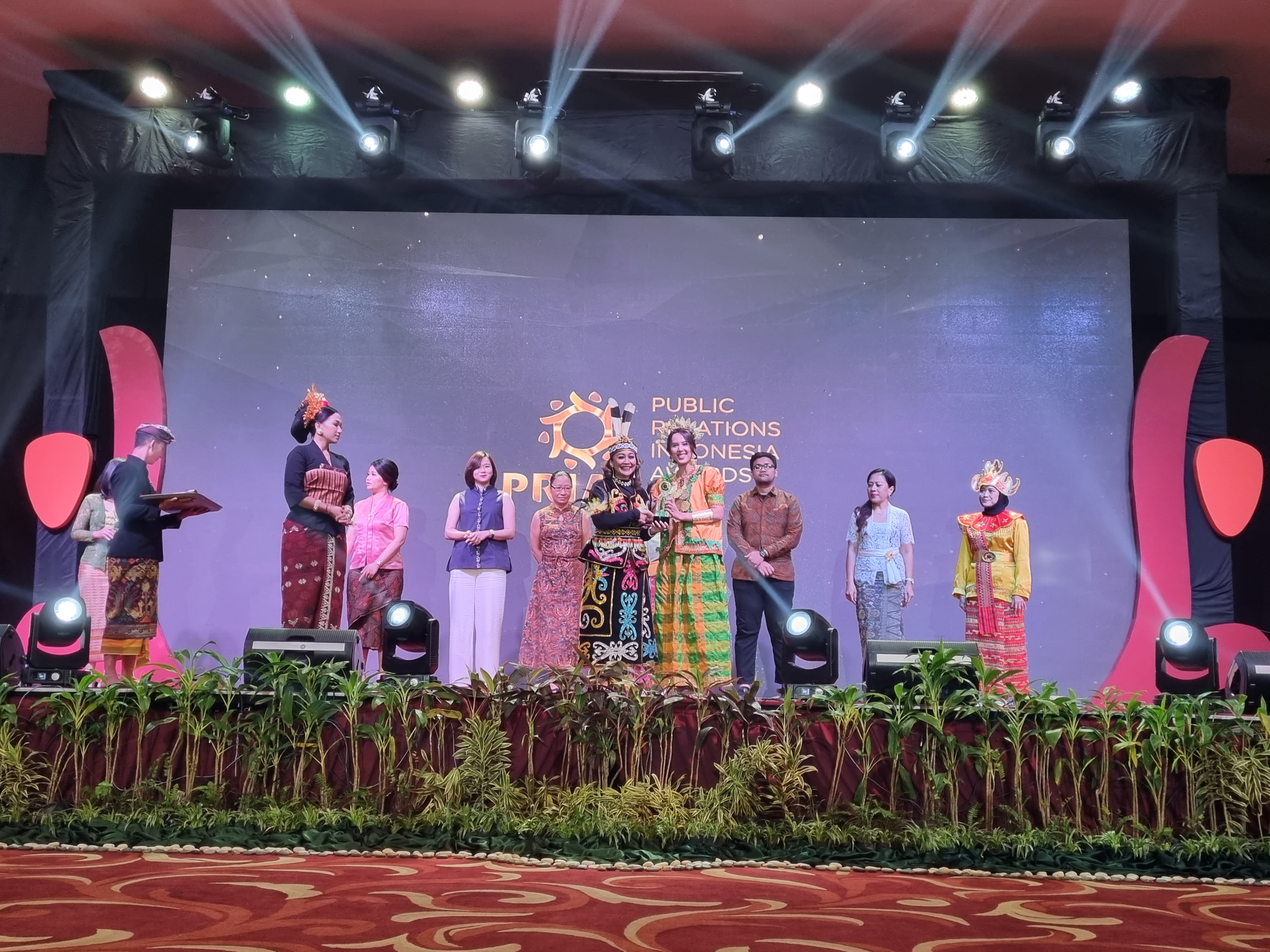 Berkat Program Kampung Bersih Nusantara di Makassar, META Menang Penghargaan Ini !