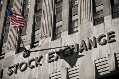 Wall Street Mendadak Tersandung! S&P 500 dan Nasdaq Akhiri Reli 8 Hari, Apa yang Terjadi?