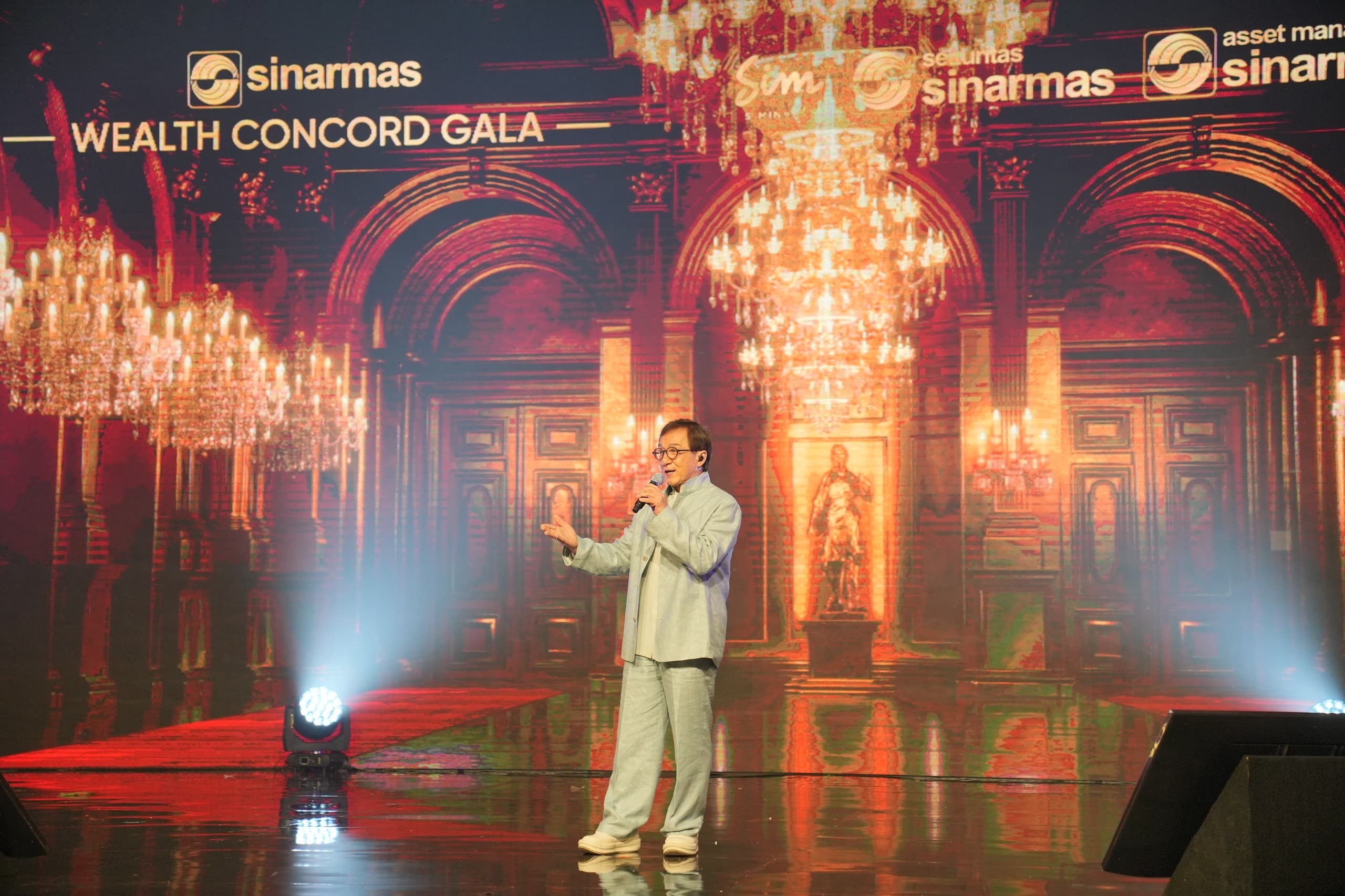 Jackie Chan Meriahkan Sinarmas Wealth Concord Gala