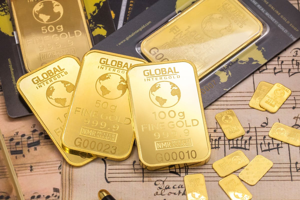 Harga Emas Dunia Tergelincir 1,1%, Ini Penyebabnya!