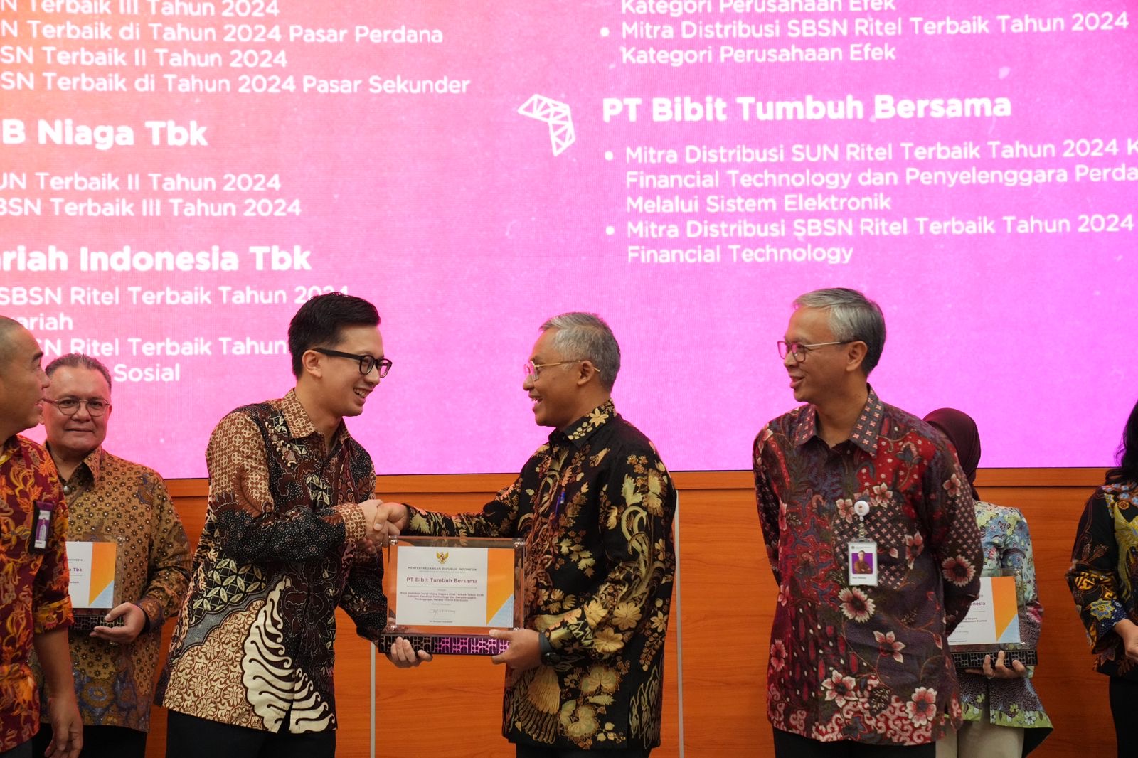 Wow! Bibit.id Satu-Satunya Fintech yang Raih Penghargaan SBN Kemenkeu 2024!