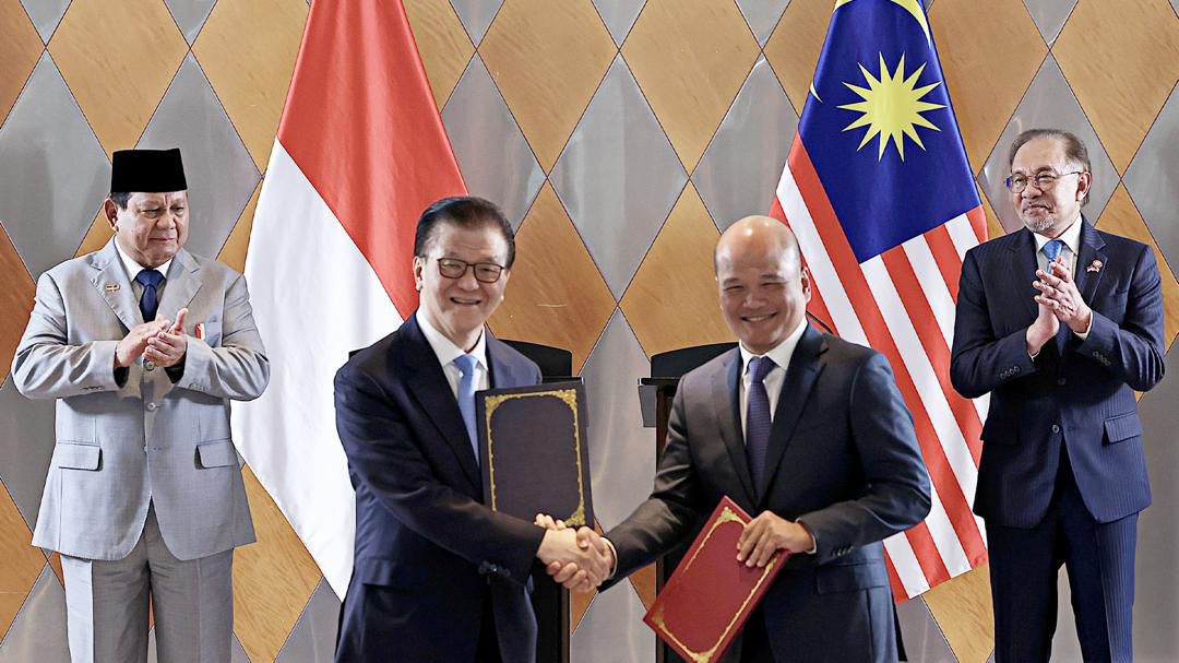Axiata dan Sinar Mas Teken Dua Kerja Sama Strategis di Hadapan PM Malaysia dan Presiden RI