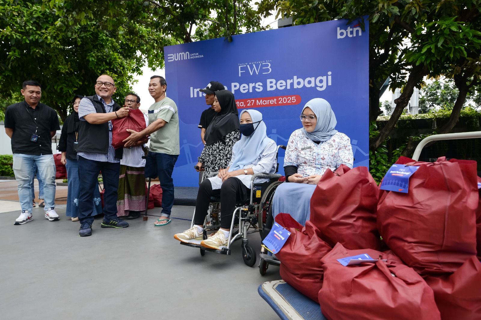 Sinergi BTN dan Insan Pers Berbagi Ratusan Sembako di Jabodetabek