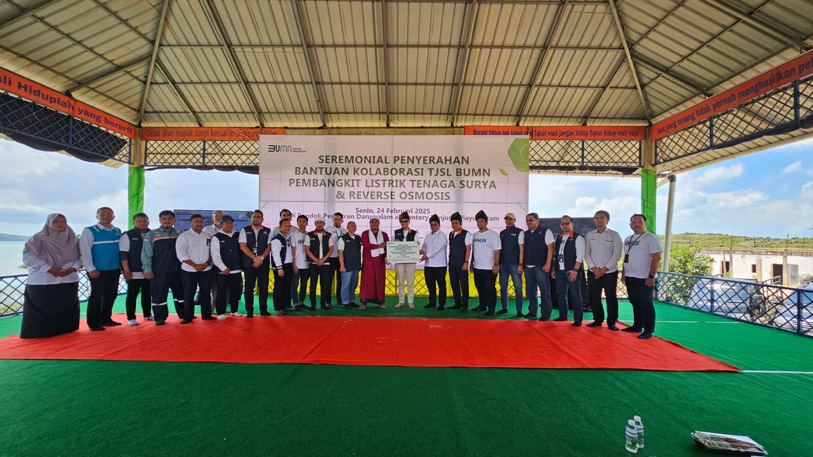 23 BUMN Kolaborasi Hadirkan PLTS dan Air Bersih di Pesantren Batam