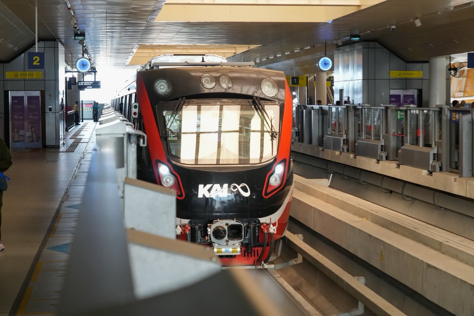 LRT Jabodebek Tetap Beroperasi Normal di Tengah Demo, Penumpang Diminta Jaga Fasilitas Publik