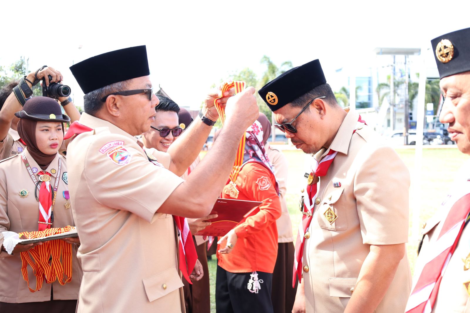 Andi Utta Pimpin Apel Besar Gerakan Pramuka, Edy Manaf Terima Lencana Melati