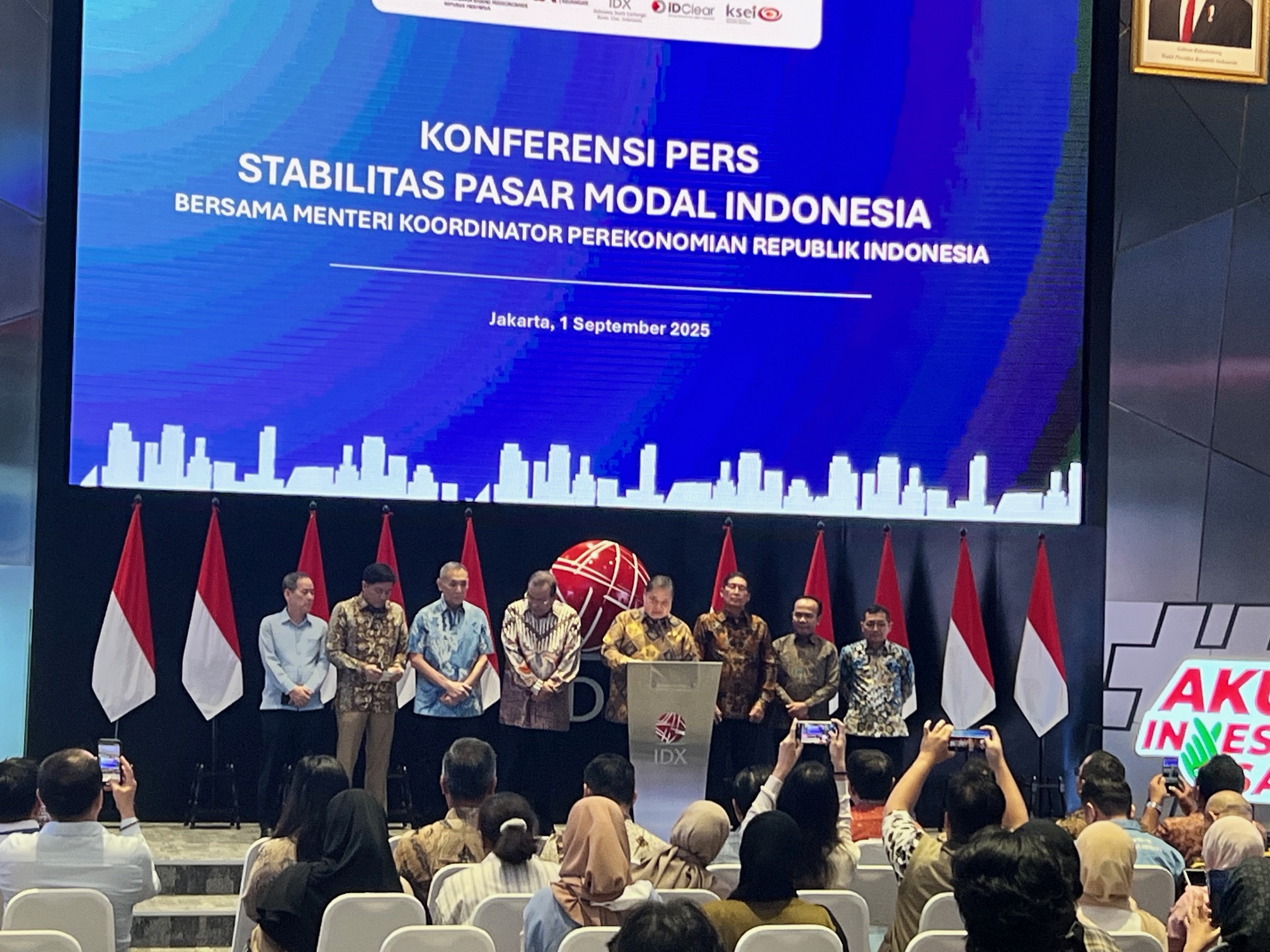 Airlangga Hartarto Sampaikan Duka Mendalam dan Pastikan Stabilitas Pasar Modal Aman