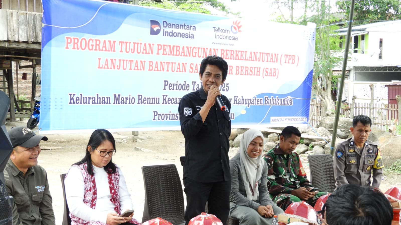 Warga Kelurahan Mariorennu Terima Bantuan Sarana Air Bersih ( SAB ) dari PT.Telkom Indonesia ( Persero ) Tbk Witel Makassar