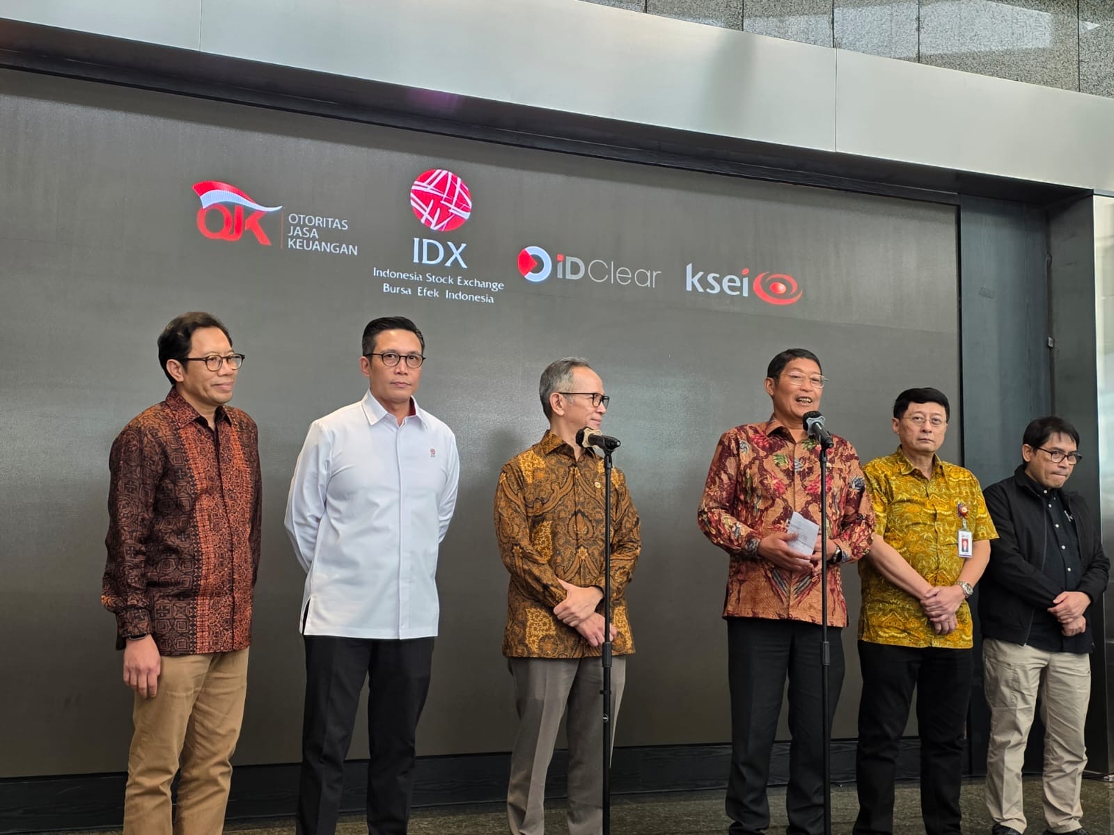 Emiten Bakal Lepas Saham Demi Free Float 15%, OJK: Jangan Underestimate, Dana Pasar Melimpah!