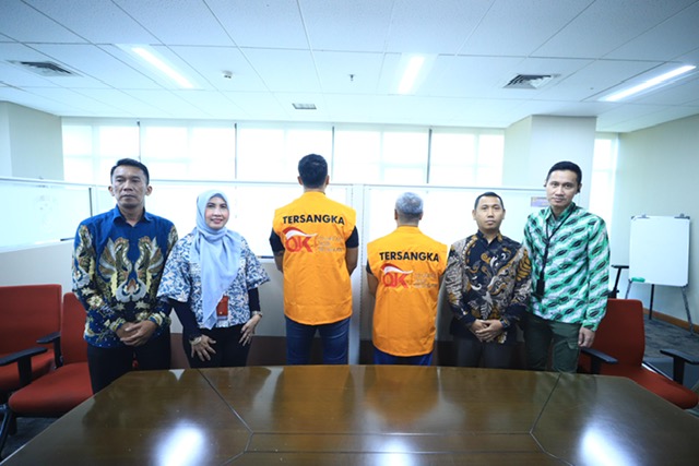 OJK Serahkan Tersangka Tindak Pidana Sektor Jasa Keuangan IRJ ke Kejaksaan Negeri Jakarta Selatan