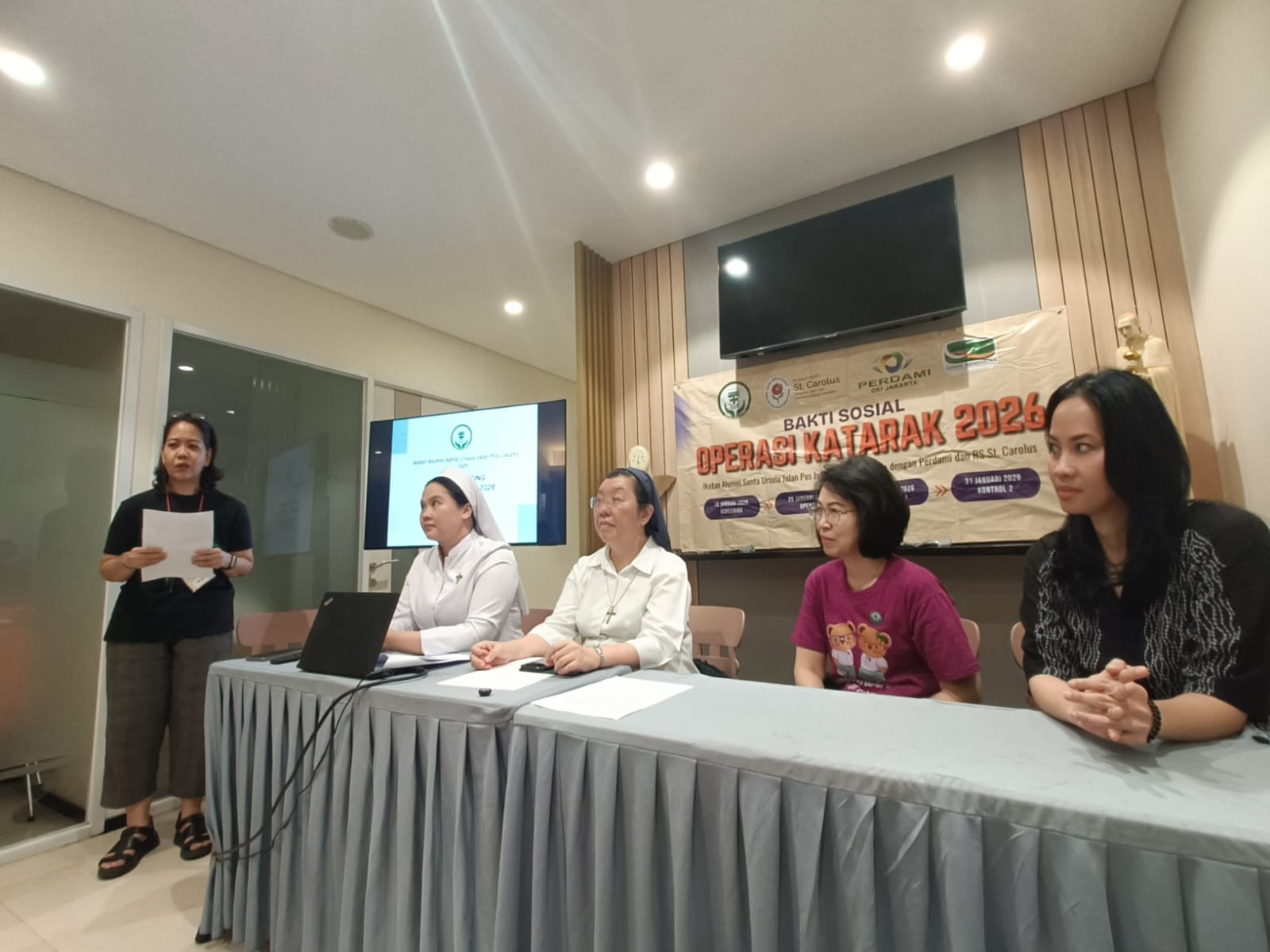 Bantu Penglihatan 650 Warga, Alumni Santa Ursula Jalan Pos Gelar Operasi Katarak Gratis