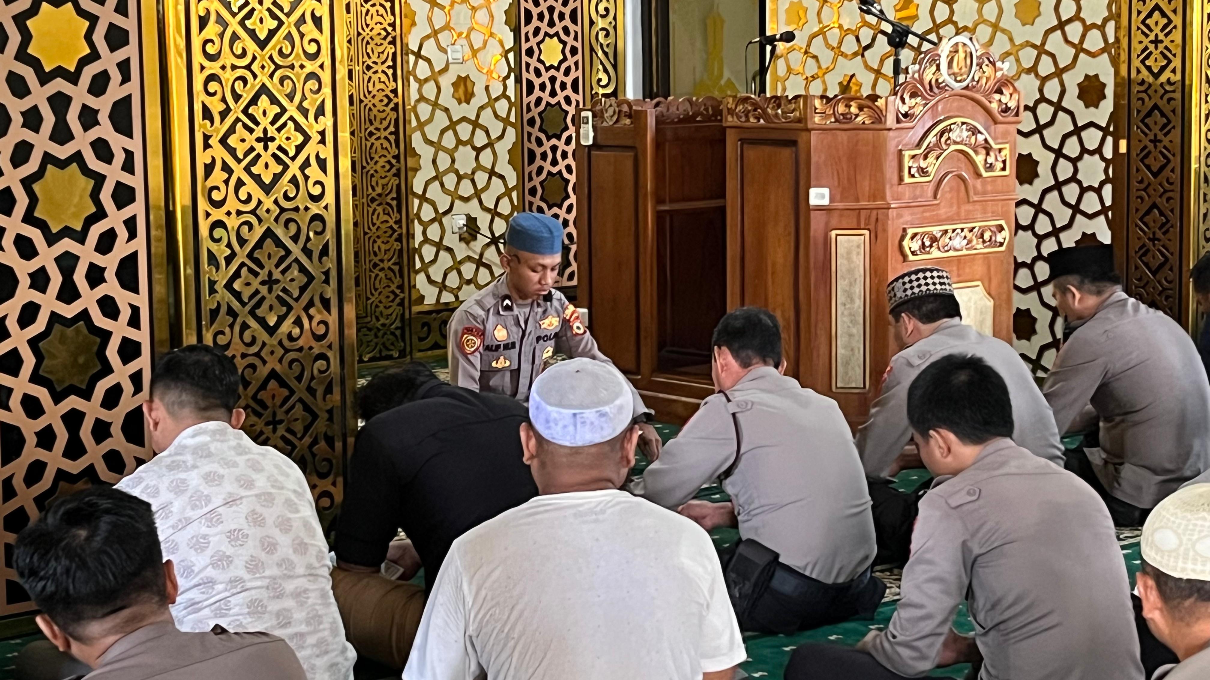 Dari Masjid Namirah, Polres Bulukumba Rawat Spiritualitas Personel