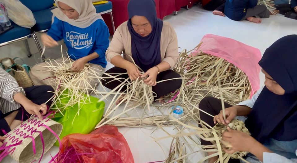 Dari Tenun Bira, Pemkab Bulukumba Cetak UMKM Anyaman Berdaya Saing
