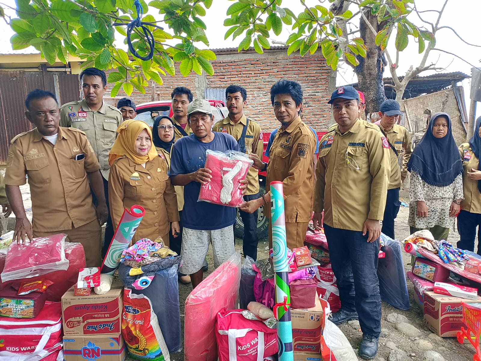 Abrasi Laut Terjang Mariorennu, Dinsos Bulukumba Salurkan Bantuan untuk Warga