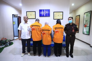 OJK Serahkan 3 Tersangka Kredit Fiktif Rp32,43 Miliar ke Jaksa