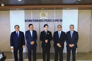 Sah! DPR Tetapkan 5 Komisioner OJK Baru, Friderica Widyasari Dewi Jabat Ketua