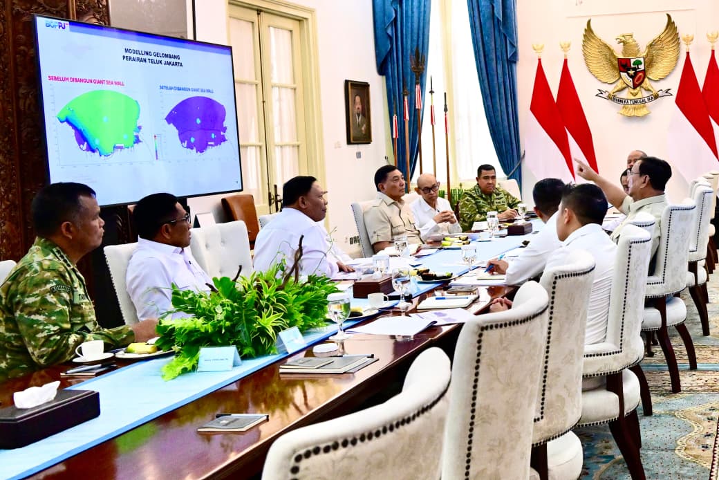 Lindungi Kawasan Industri dan Penduduk, Presiden Prabowo Pimpin Ratas Percepat Pematangan Pembangunan Tanggul Laut Raksasa di Utara Jawa