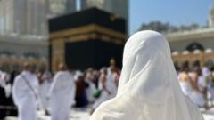 Pengalaman tiga penyandang tuli saat beribadah di Mekkah – 'Saya diingatkan inilah diri saya yang Allah ciptakan'